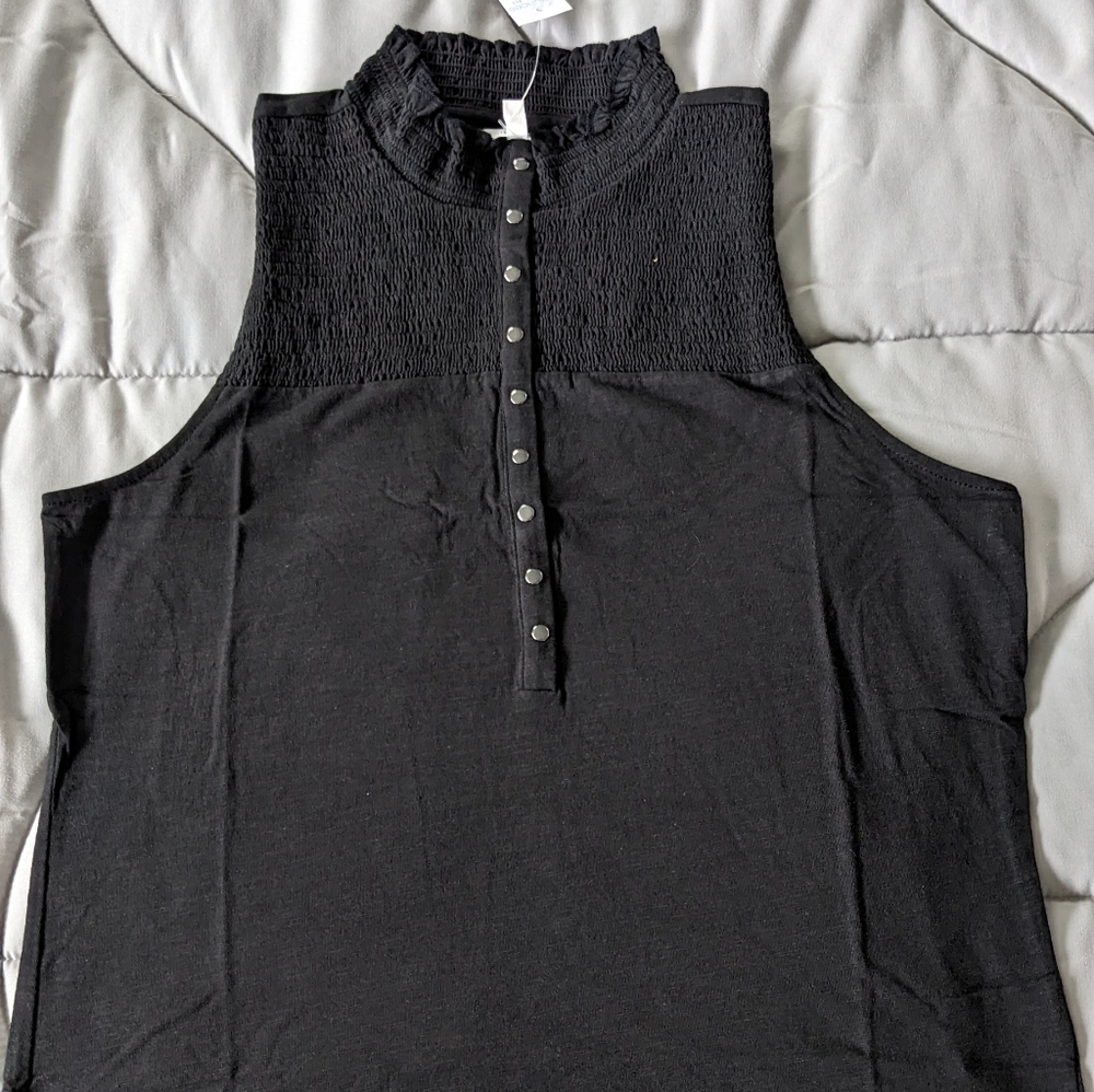 NWT Women's Smocked Henley Tank - Size M